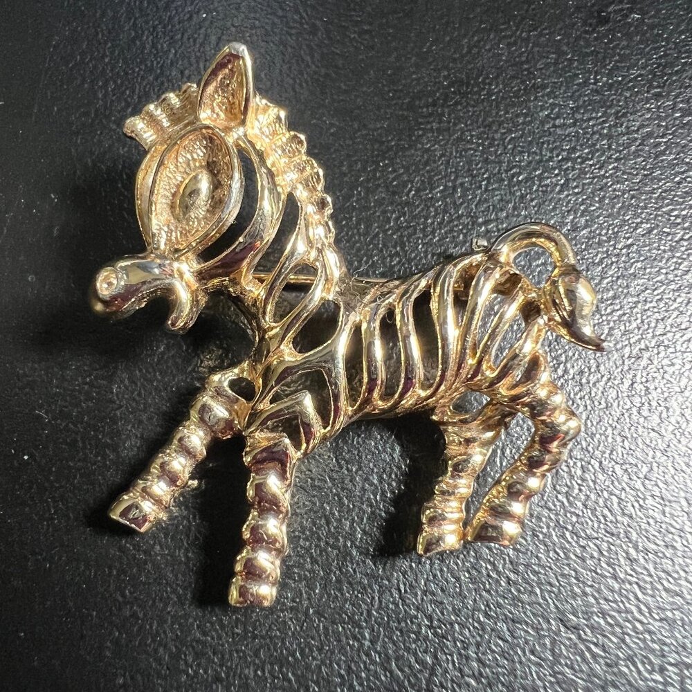 Vintage Sarah Coventry Zebra Brooch Open Gold Tone‎ Horse Figural Pin